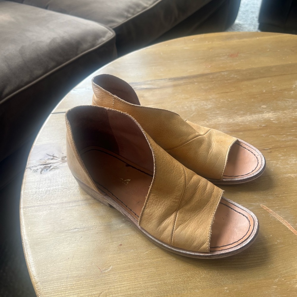 Free people tan leather Mont Blanc sandal